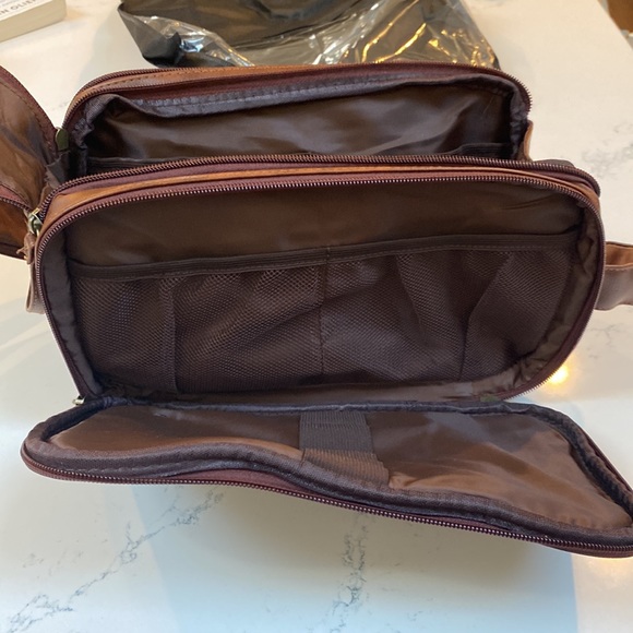 Custom toiletry bag - Picture 8 of 9